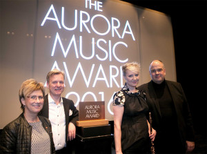 Cecilie Løken, årets mottagare av The Aurora Music Award, tillsammans med Ola Larsson – General Manager och Per Nyström - Artistic director från Aurora Chamber Music tillsammans med prisutdelaren och Trollhättans kommunalråd Monica Hansson.